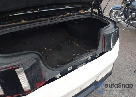 2011 Ford Mustang V6 Premium from USA, damaged, VIN 1ZVBP8AM3B5104618